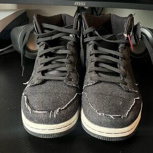 Nike dunks size 9